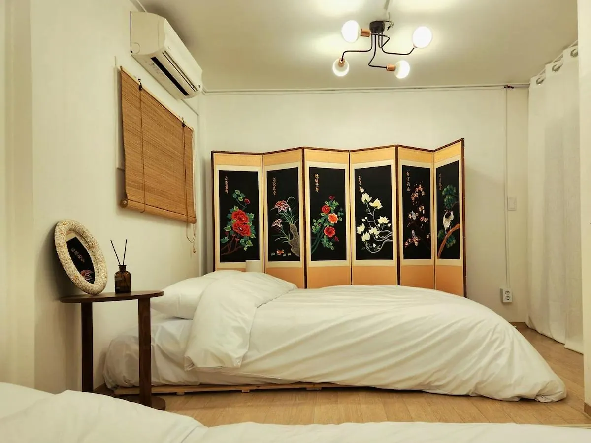 Stay Byulbam - 5Mins To Hyochang Park Station Seoul Apartment
